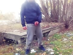 Risky Outdoor Jerking and Cumming in the Park