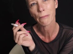 'Kiki Deez Pulls A Sharon Stone While Smoking'