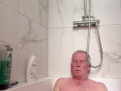 Wanking in the bath