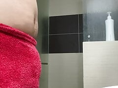 I record my cousin without being caught when he takes a hot shower