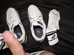 I masturbate and cum on my sneakers and socks