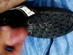 Cumshot on the sole of the boot for you to lick very tasty